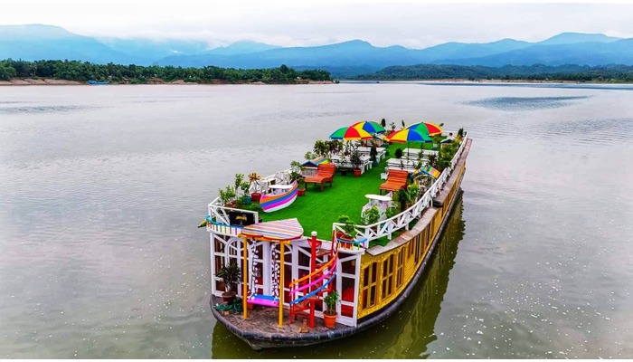 টাঙ্গুয়ার হাওর ভ্রমণ মাত্র 6500 টাকায় ।