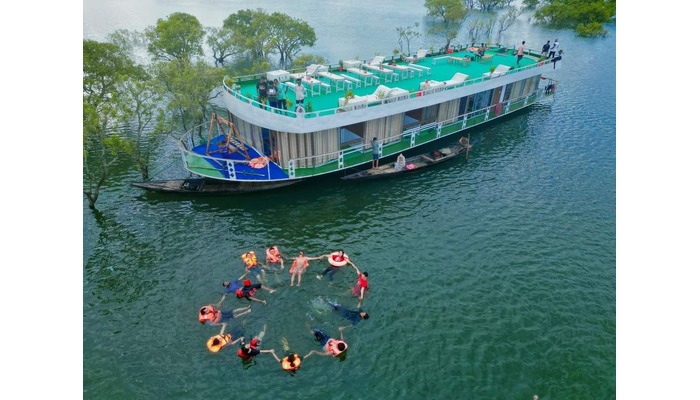 Falcon-Houseboat Trip 